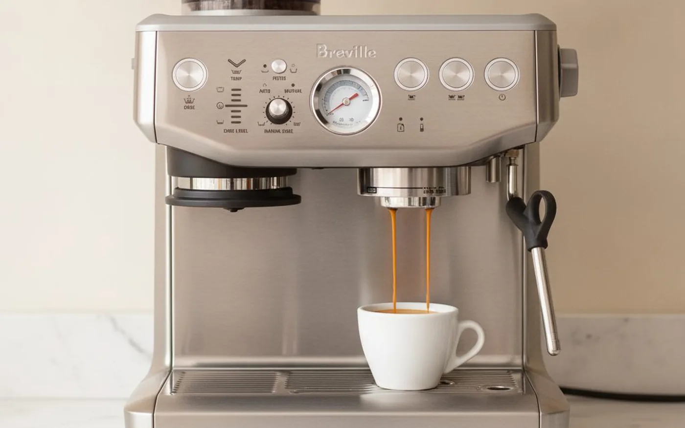 Coffee machine with built-in grinder setup