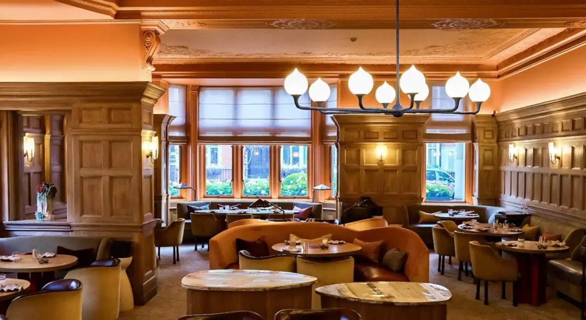 Hélène Darroze at The Connaught restaurant interior and dining experience