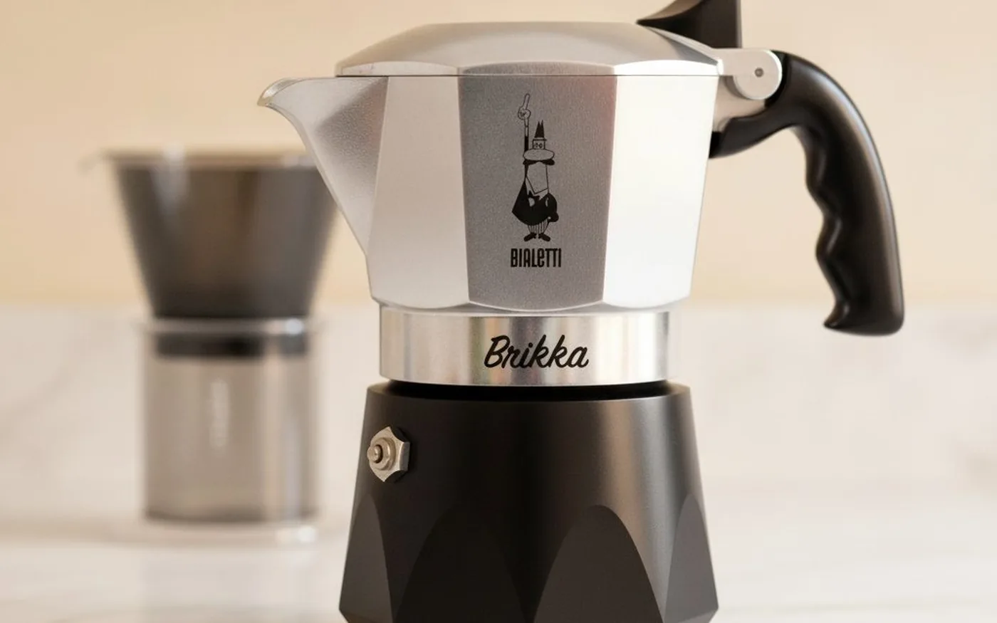 Bialetti Brikka moka pot with pressure valve for crema