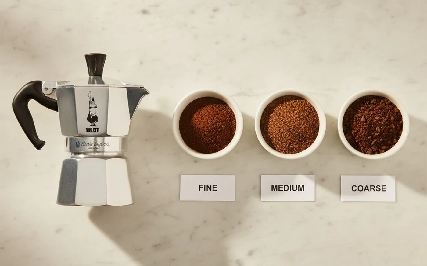 Medium-fine coffee grounds for moka pot, correct grind size