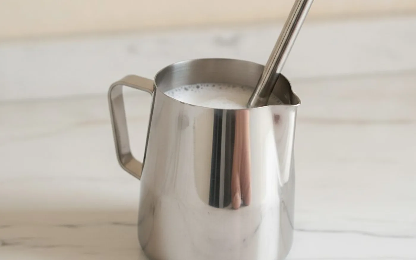 milk steaming latte art